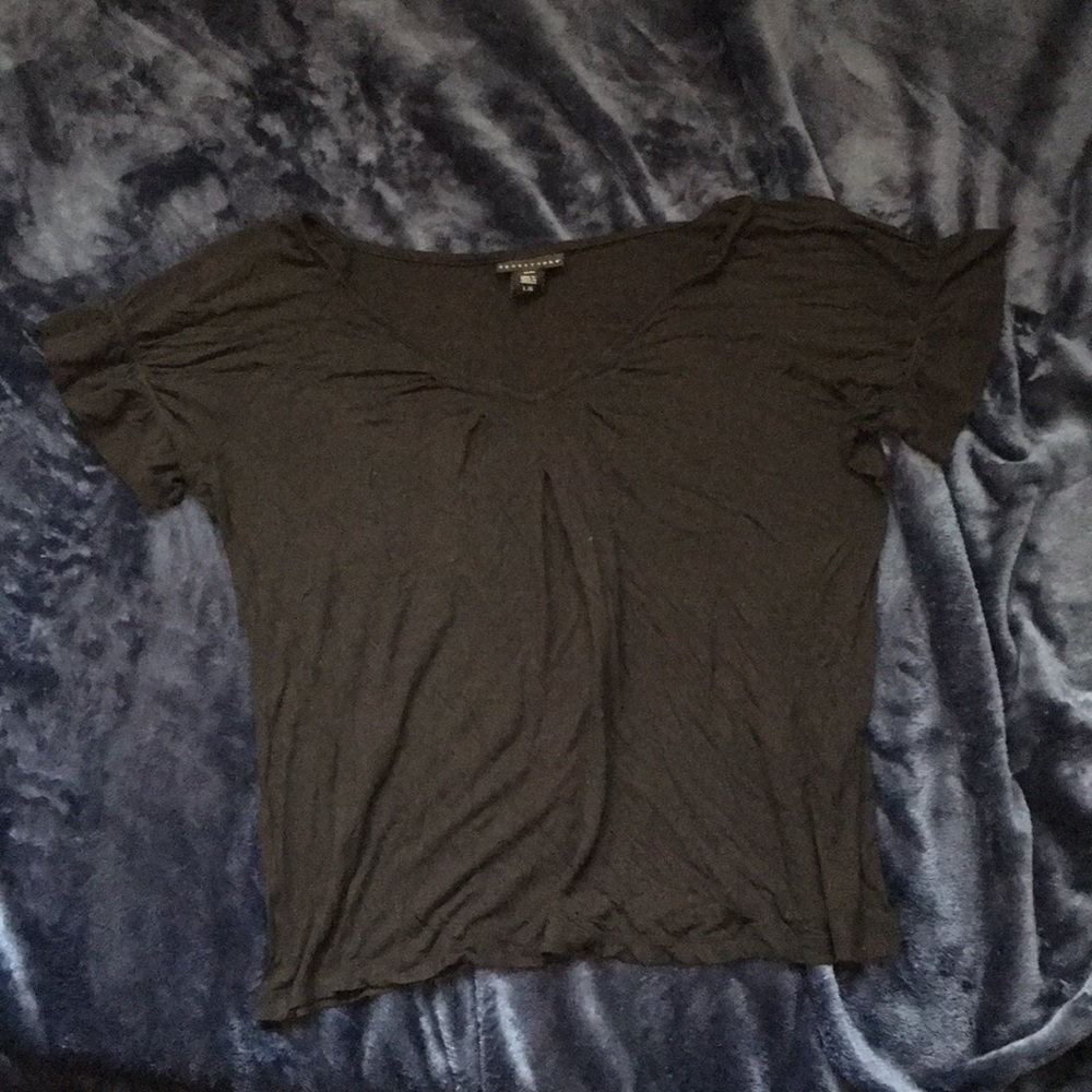 Black apostrophe tee